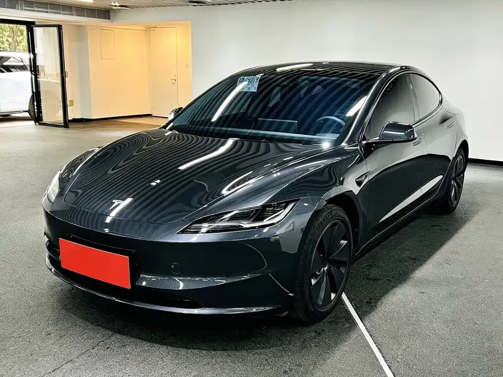 Tesla Model 3 — фото 1