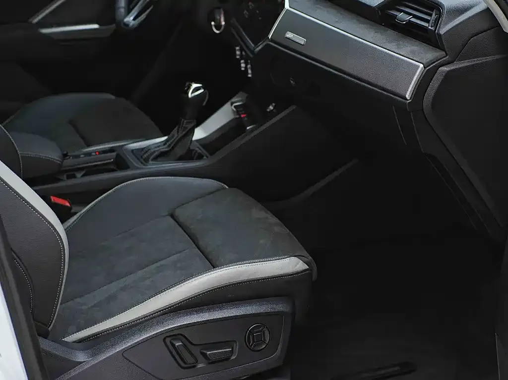 Audi Q3 2023 из CN, фото 5