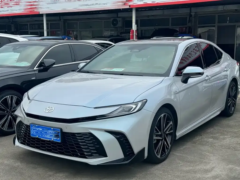 Toyota Camry 2024 из CN, фото 1