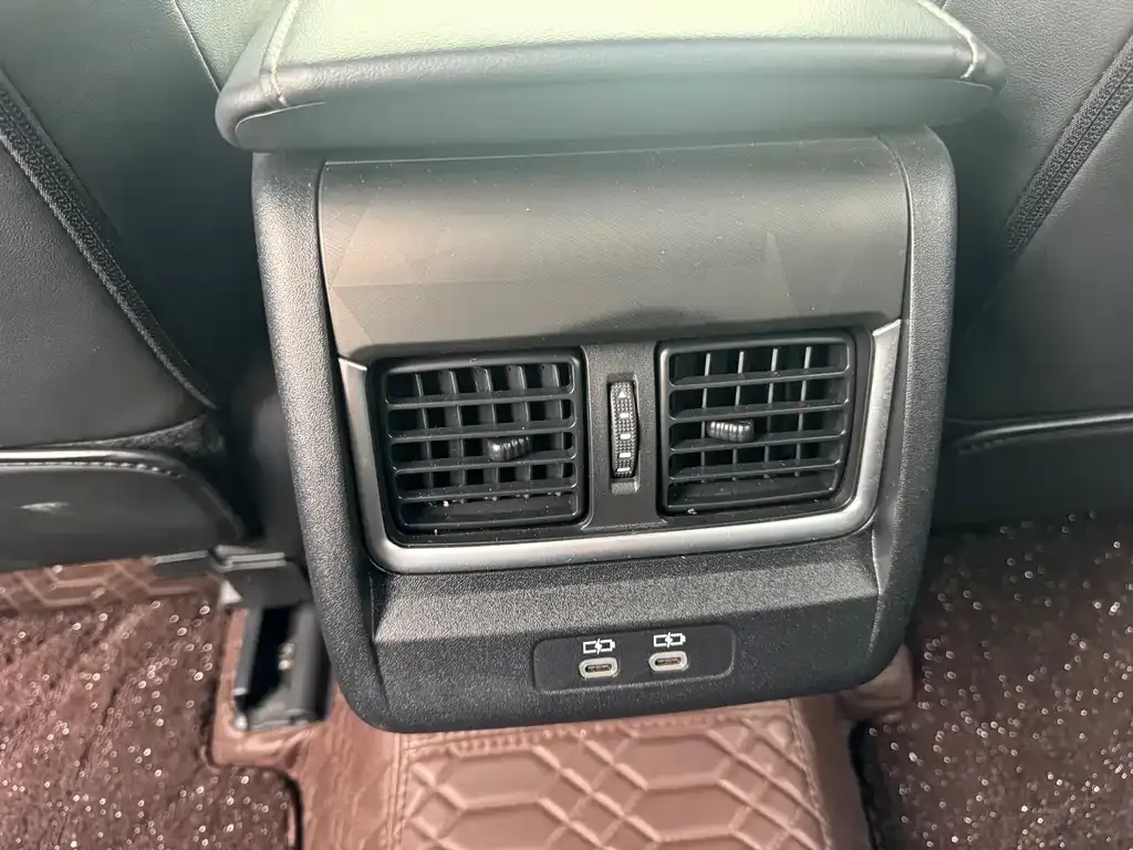 Toyota Camry 2024 из CN, фото 9
