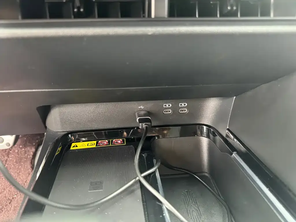 Toyota Camry 2024 из CN, фото 2