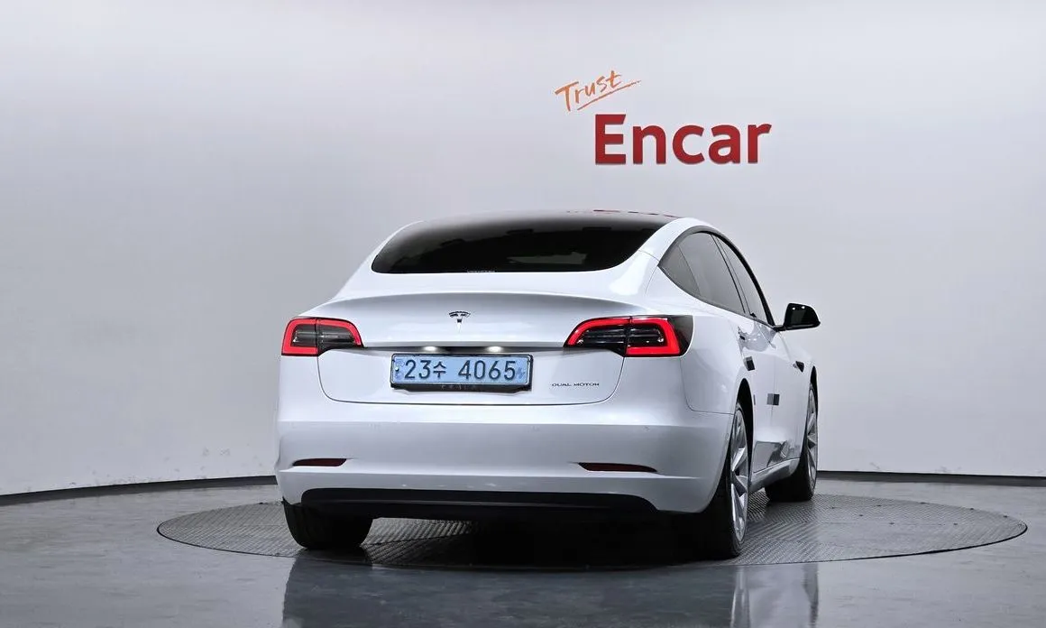Tesla Model 3 — фото 2