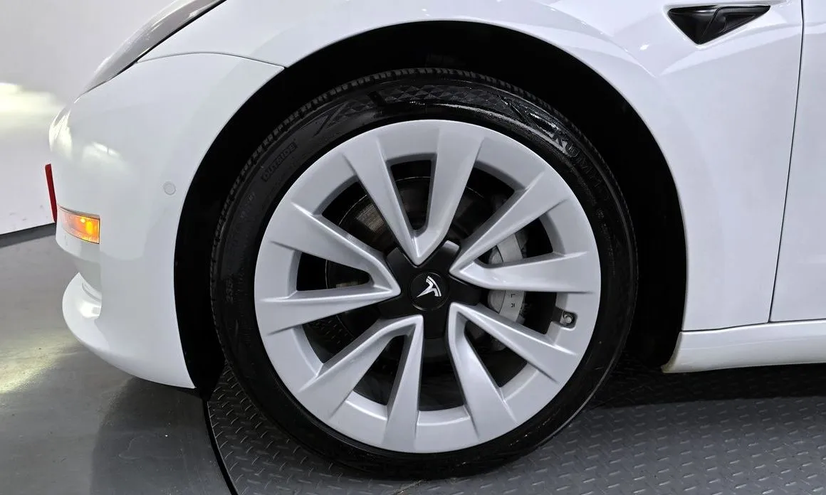 Tesla Model 3 — фото 4