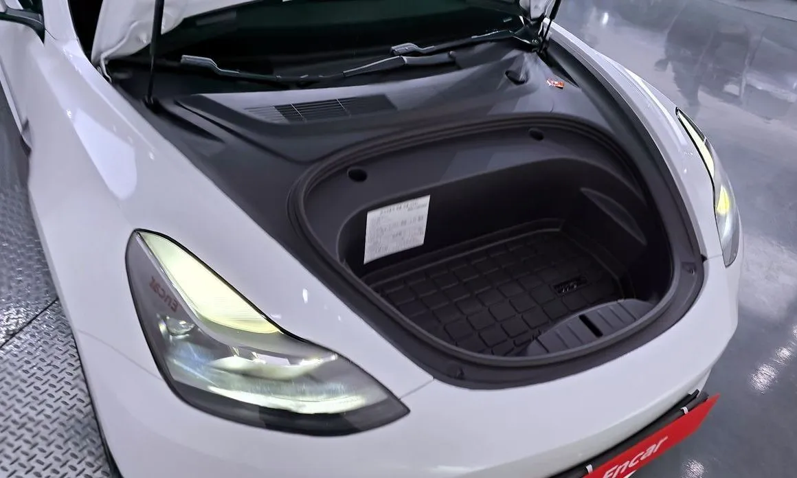 Tesla Model 3 — фото 10
