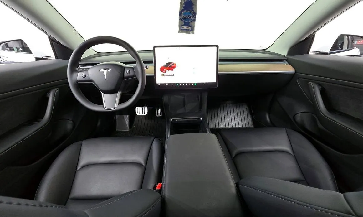 Tesla Model 3 — фото 9