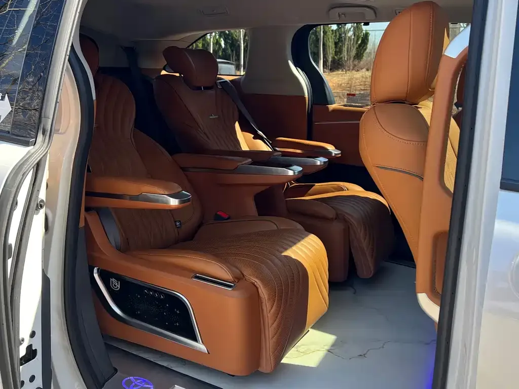 Toyota Sienna — фото 6