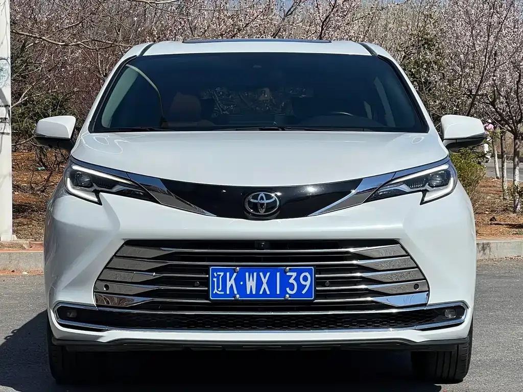 Toyota Sienna — фото 8