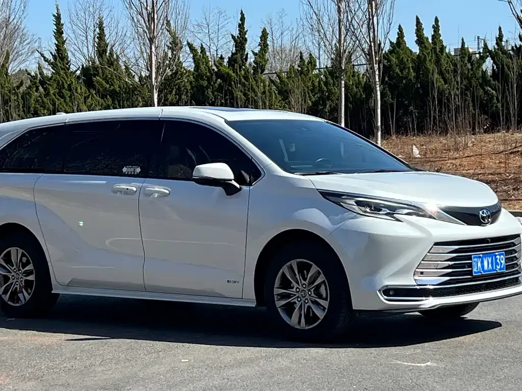 Toyota Sienna — фото 9