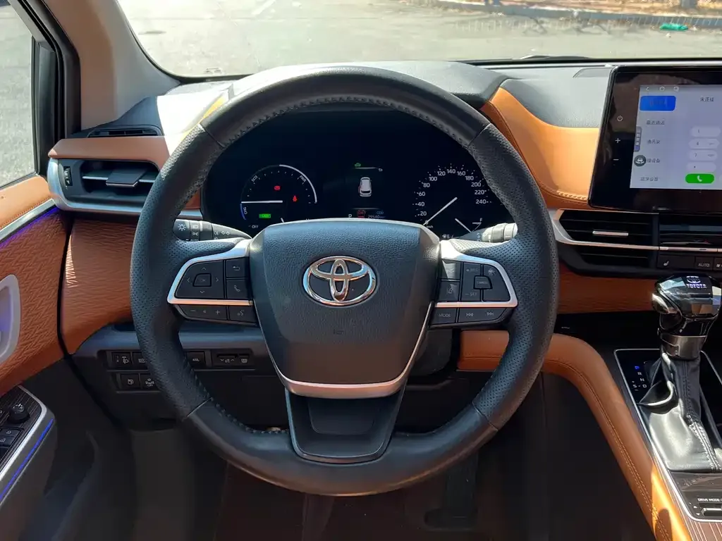 Toyota Sienna — фото 2
