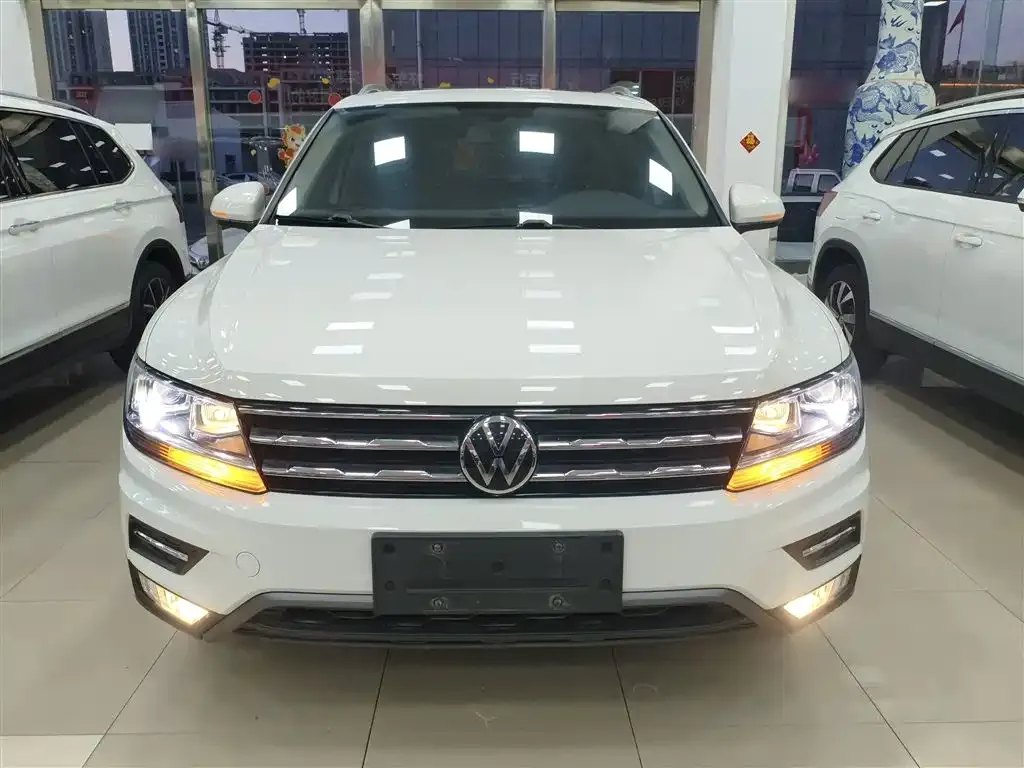 Volkswagen Tiguan L — фото 4
