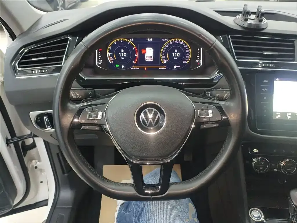 Volkswagen Tiguan L — фото 9
