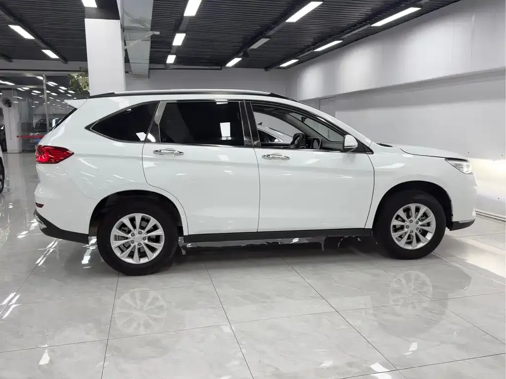 Haval M6 — фото 10