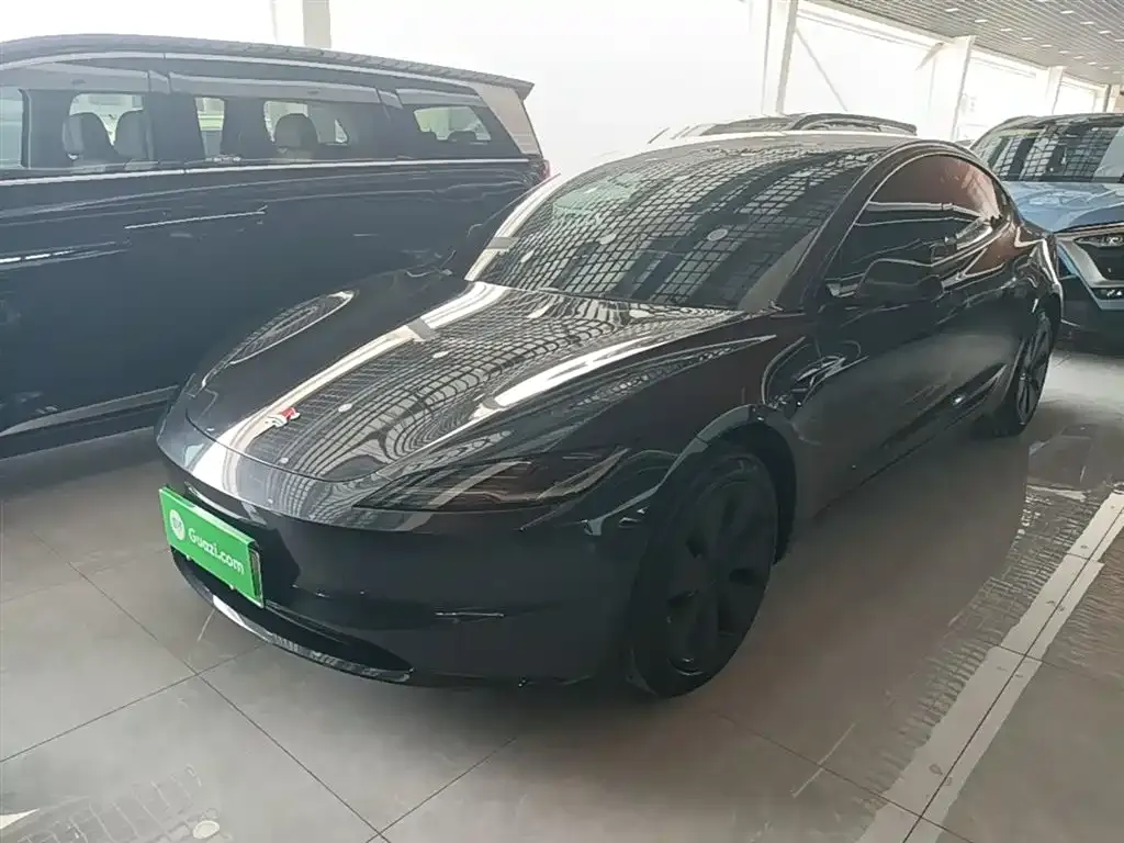 Tesla Model 3 — фото 1