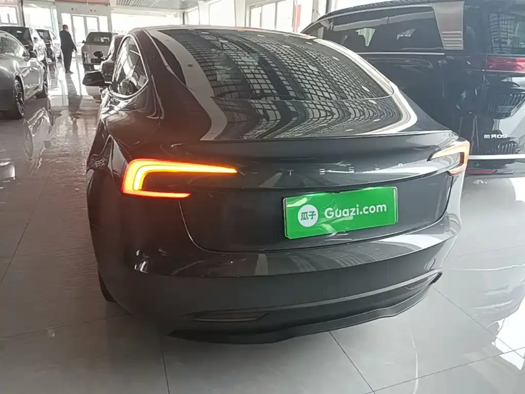 Tesla Model 3 — фото 10