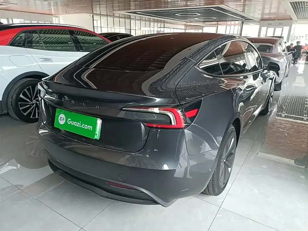 Tesla Model 3 — фото 5