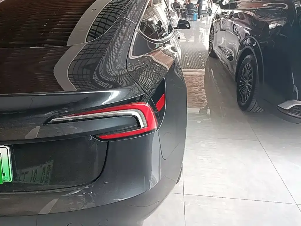 Tesla Model 3 — фото 3