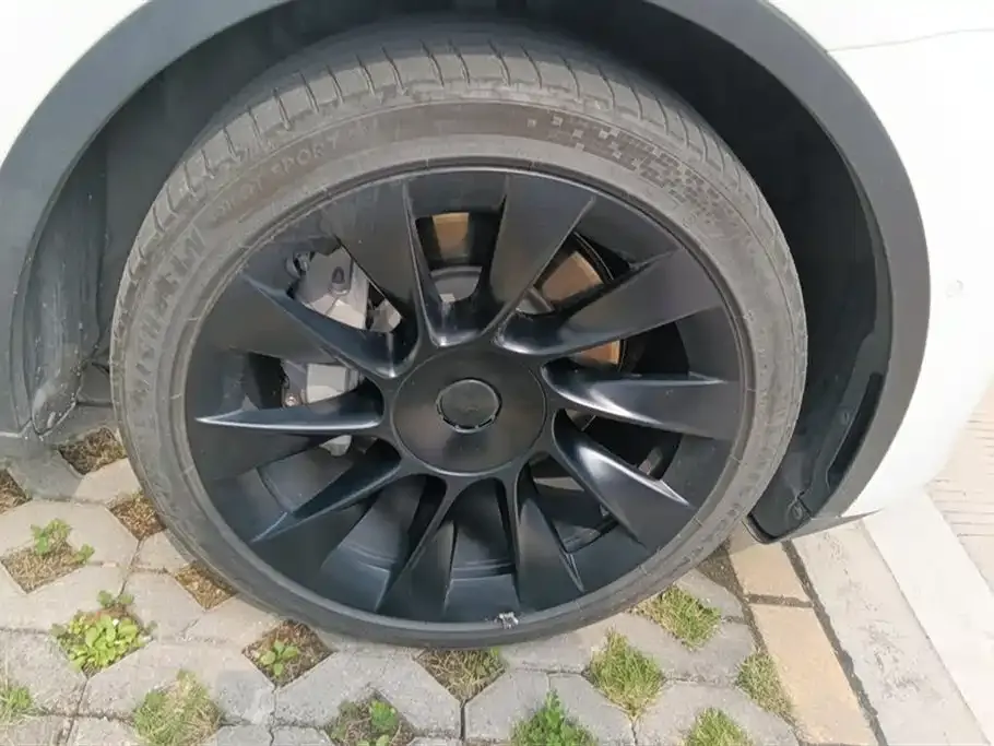 Tesla Model Y — фото 7