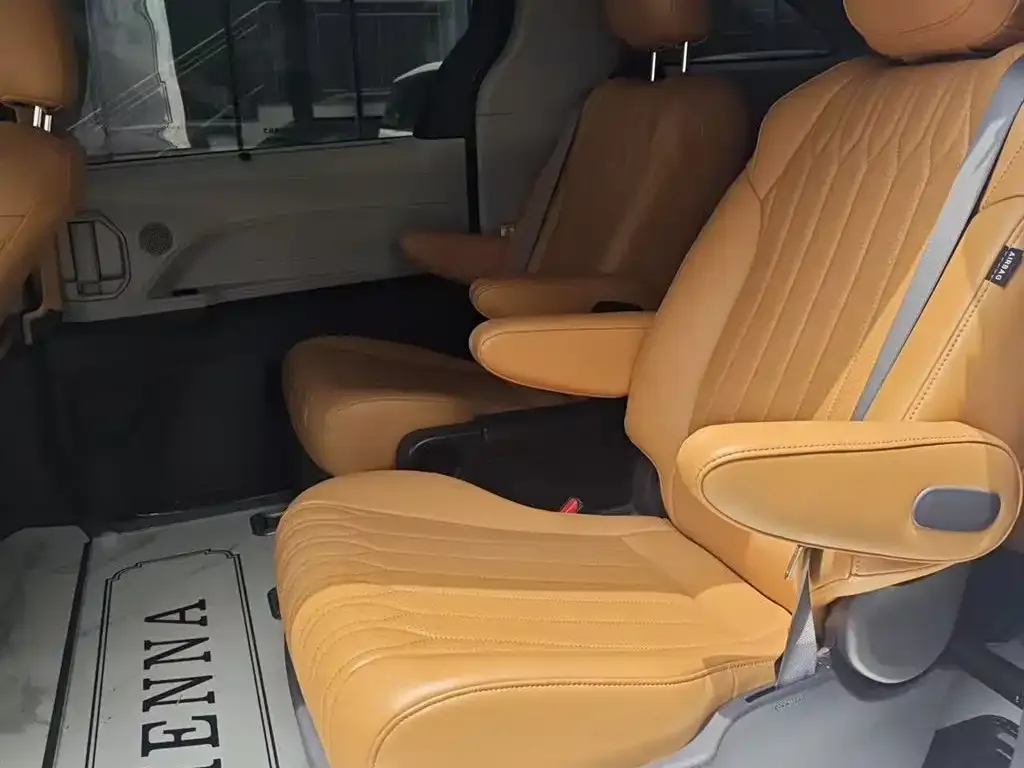 Toyota Sienna 2023 из CN, фото 3
