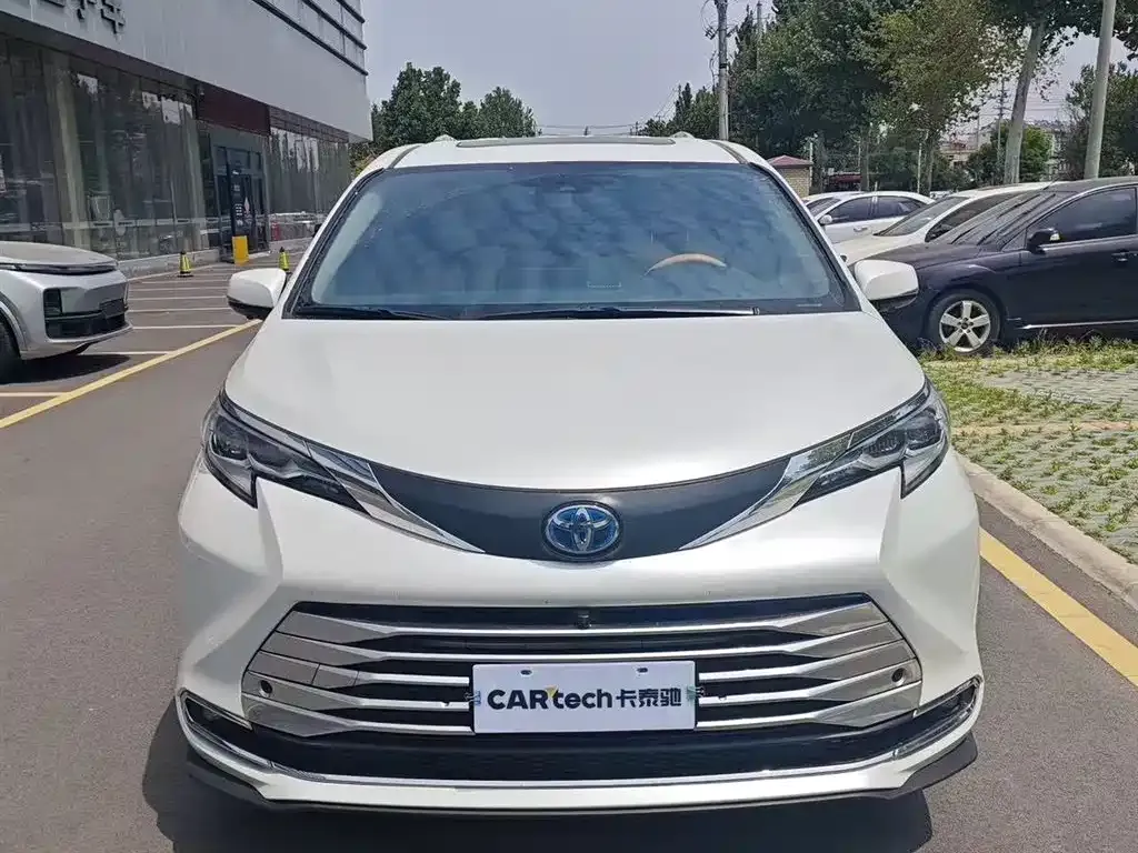 Toyota Sienna 2023 из CN, фото 6