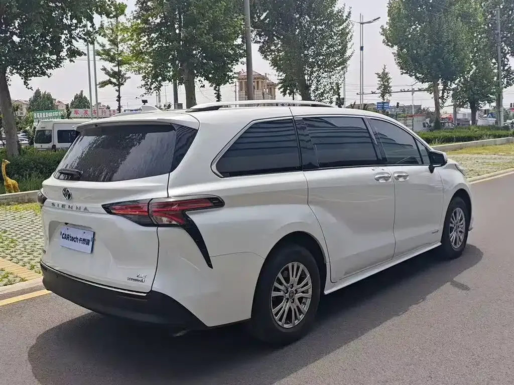 Toyota Sienna 2023 из CN, фото 8