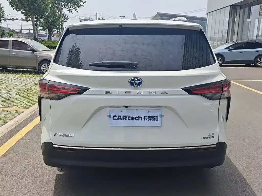 Toyota Sienna 2023 из CN, фото 4