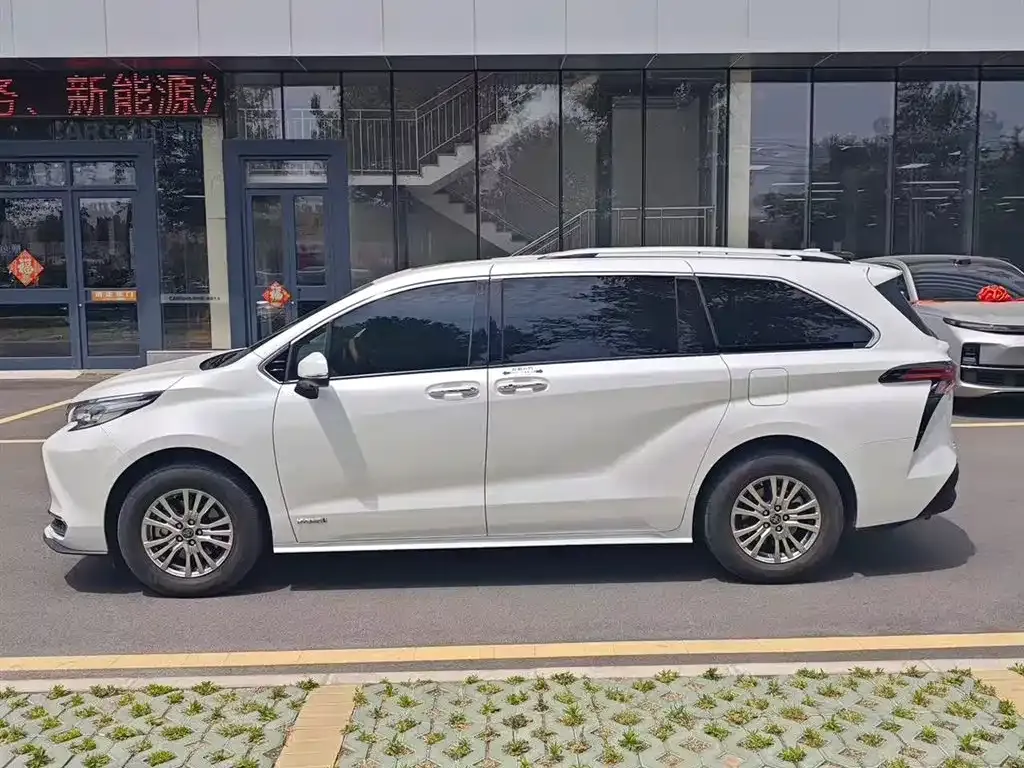 Toyota Sienna 2023 из CN, фото 7