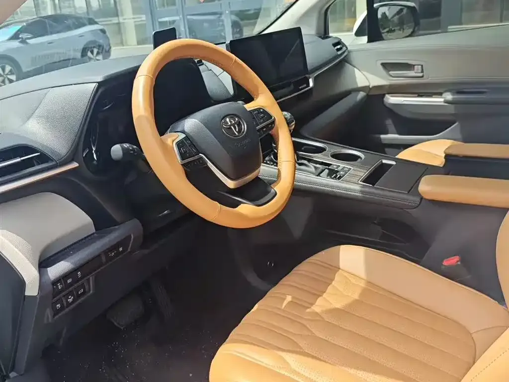 Toyota Sienna 2023 из CN, фото 5