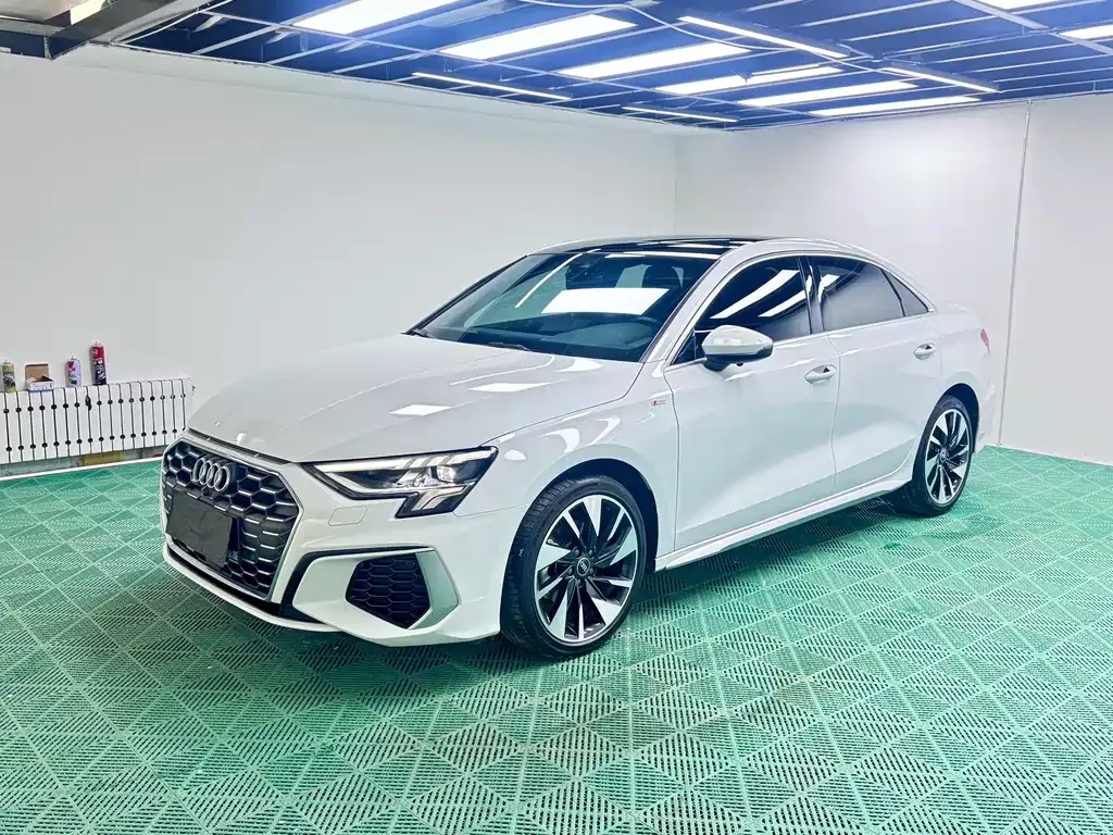 Audi A3 — фото 1