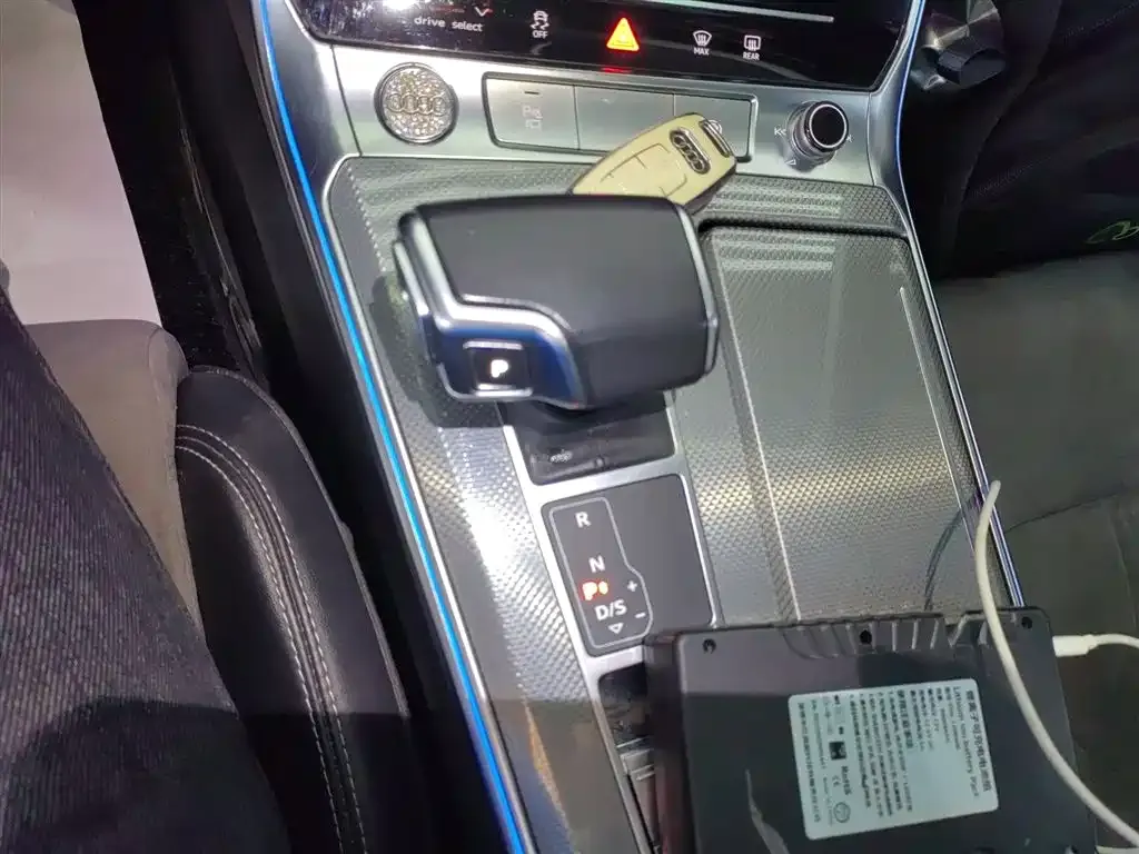 Audi A6L 2023 из CN, фото 10