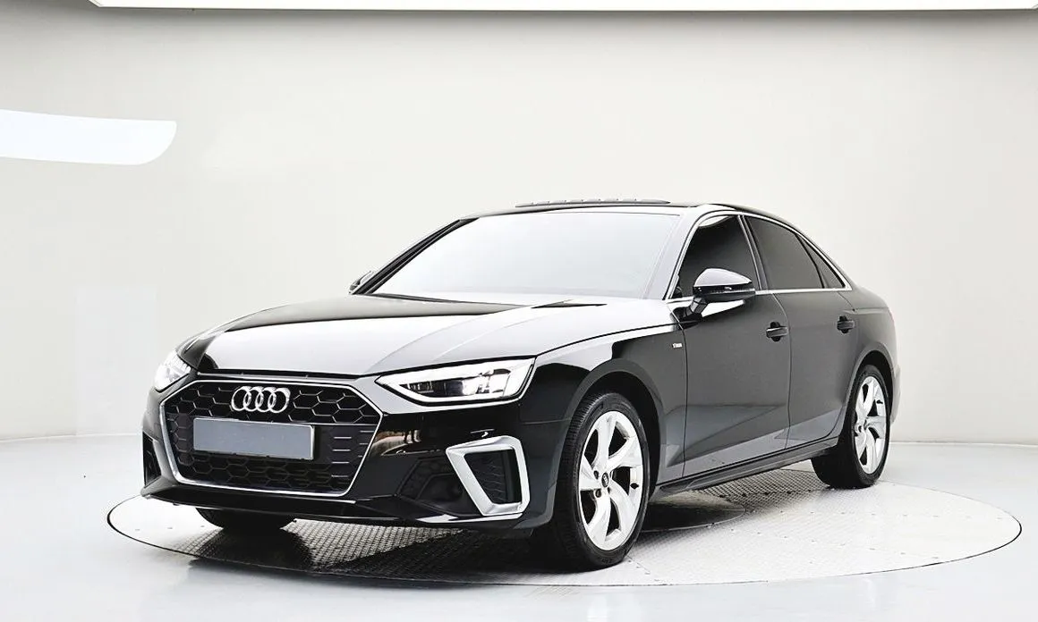 Audi A4 — фото 1