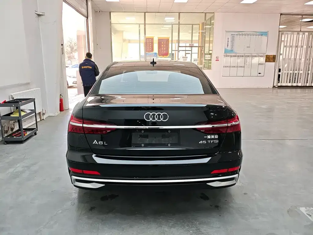 Audi A6L — фото 10