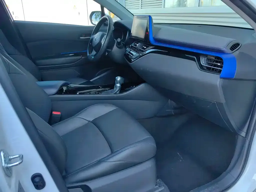 Toyota C-HR 2023 из CN, фото 2
