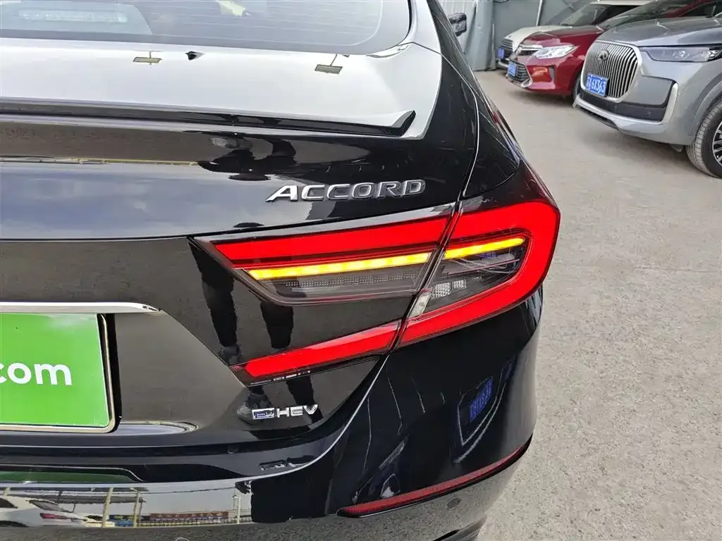 Honda Accord — фото 9