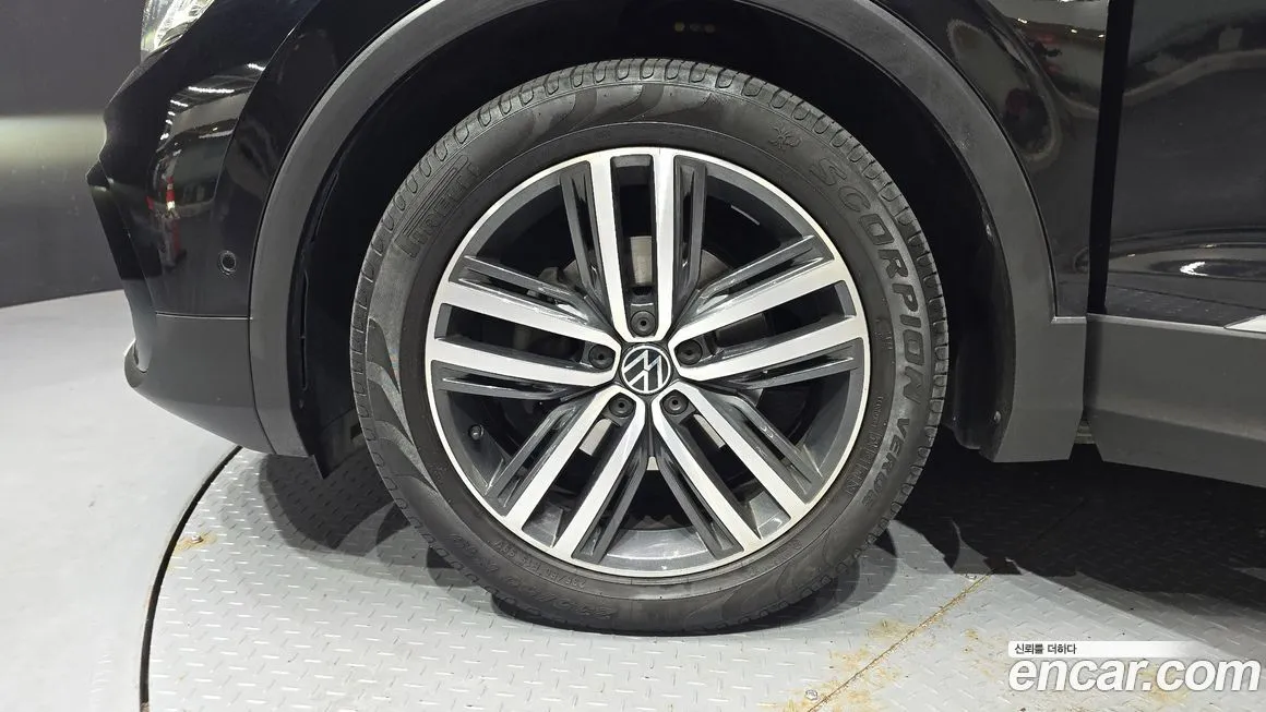 Volkswagen Tiguan — фото 10