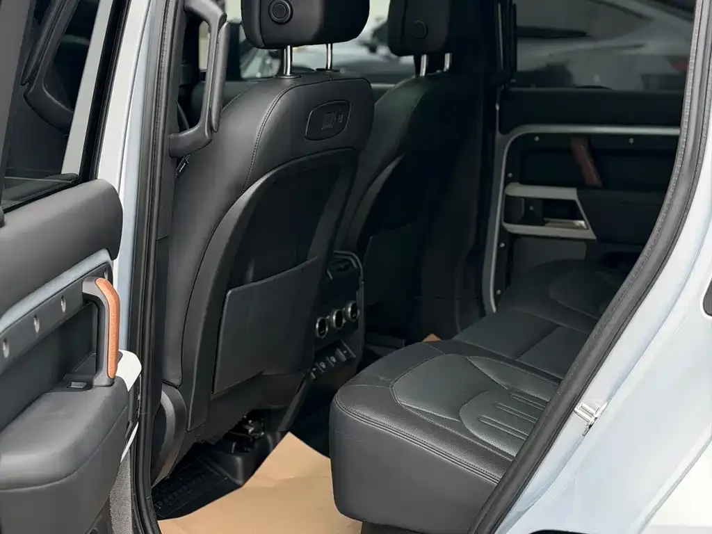 Land Rover Defender — фото 10
