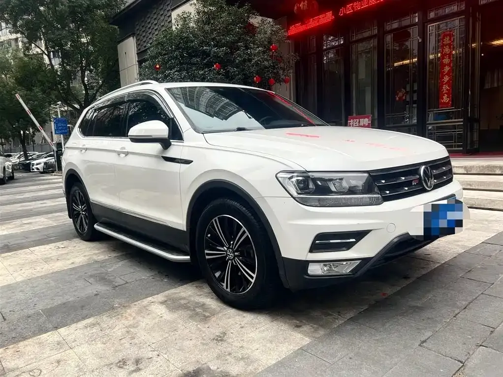 Volkswagen Tiguan L — фото 5