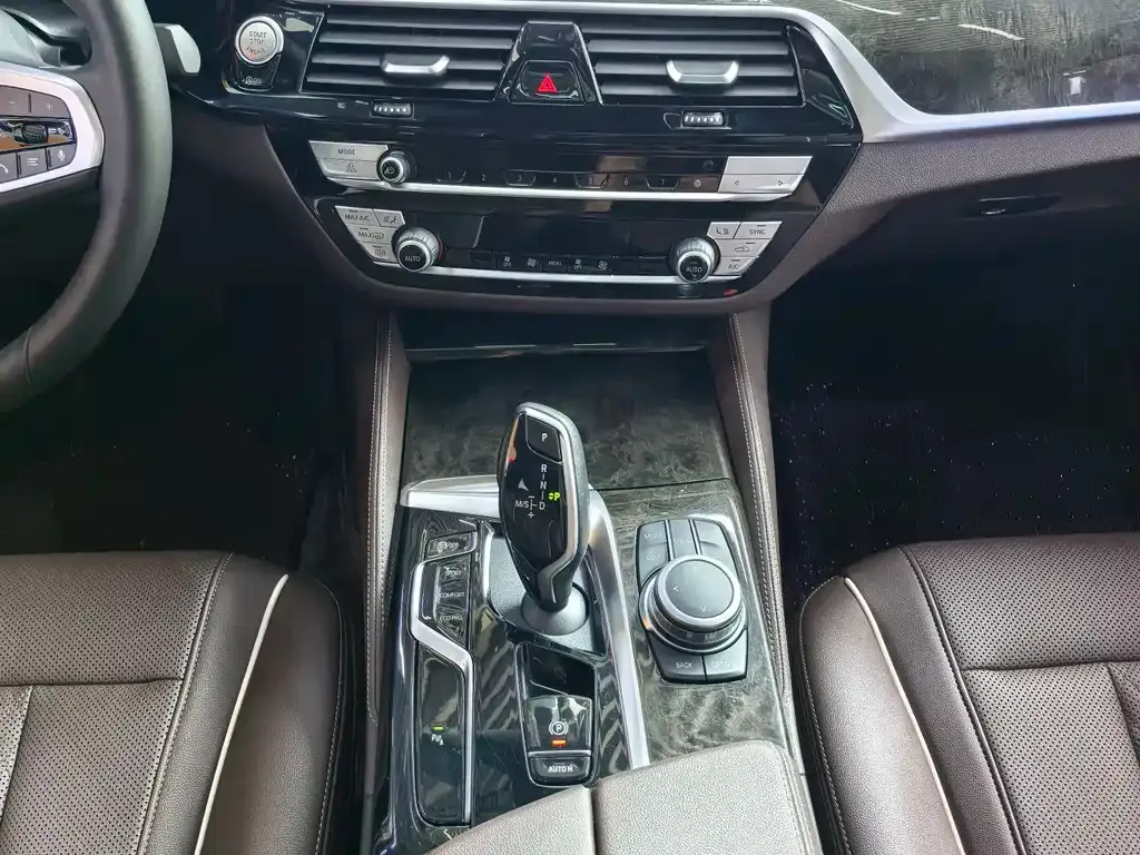BMW 5 Series — фото 10