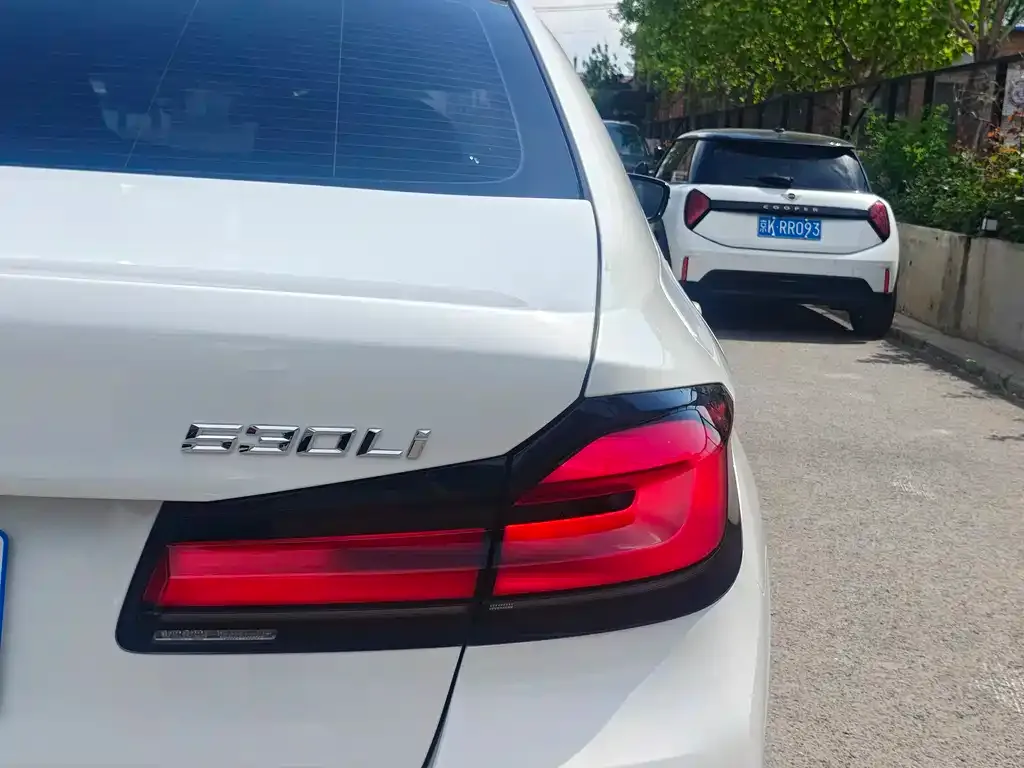 BMW 5 Series — фото 2