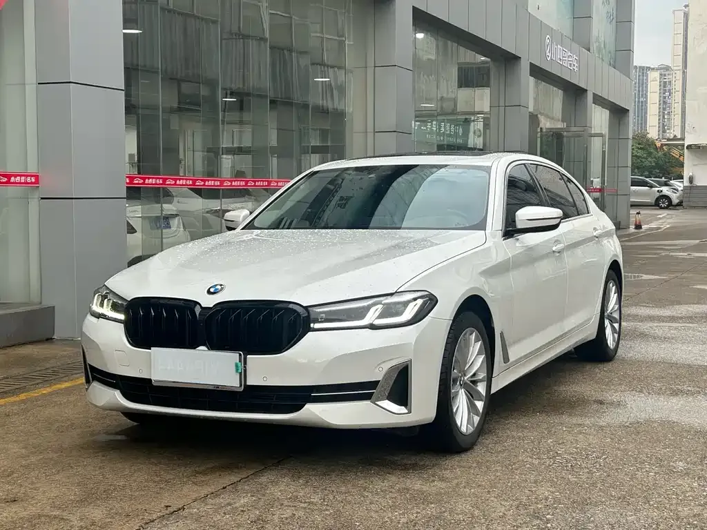 BMW 5 Series — фото 1