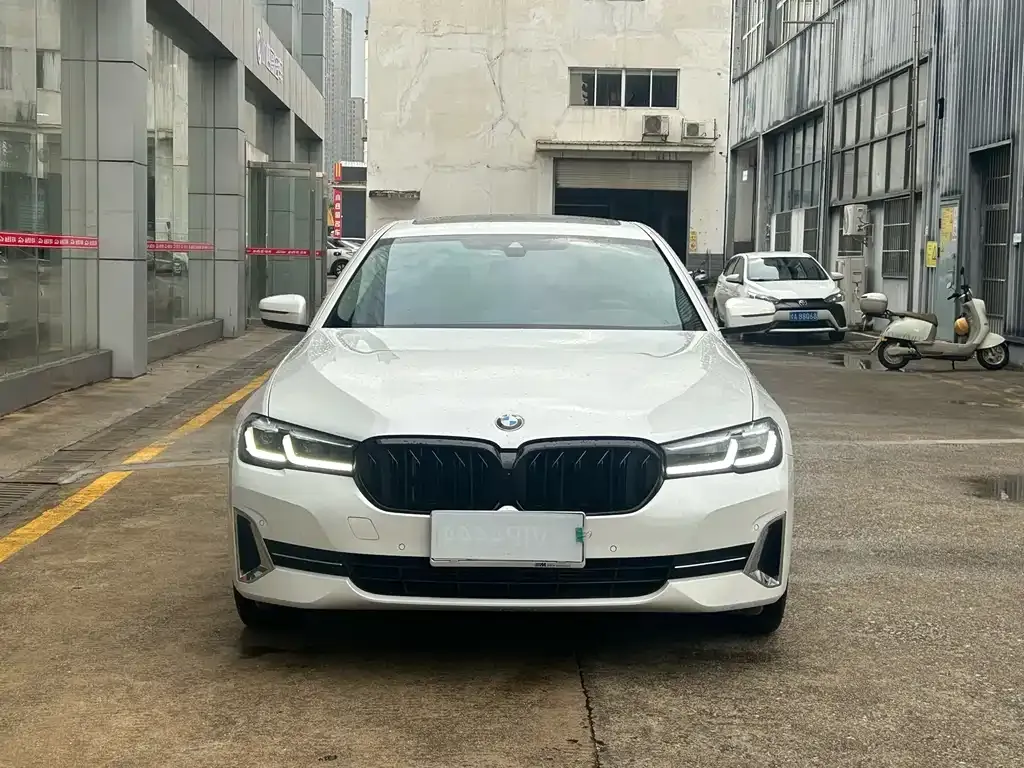BMW 5 Series — фото 8