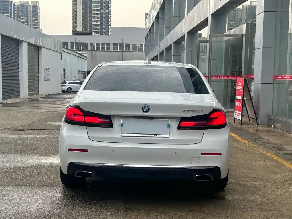 BMW 5 Series — фото 5