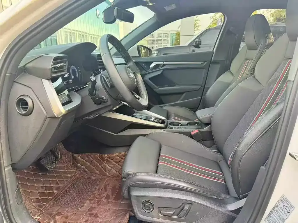 Audi A3 2023 из CN, фото 2