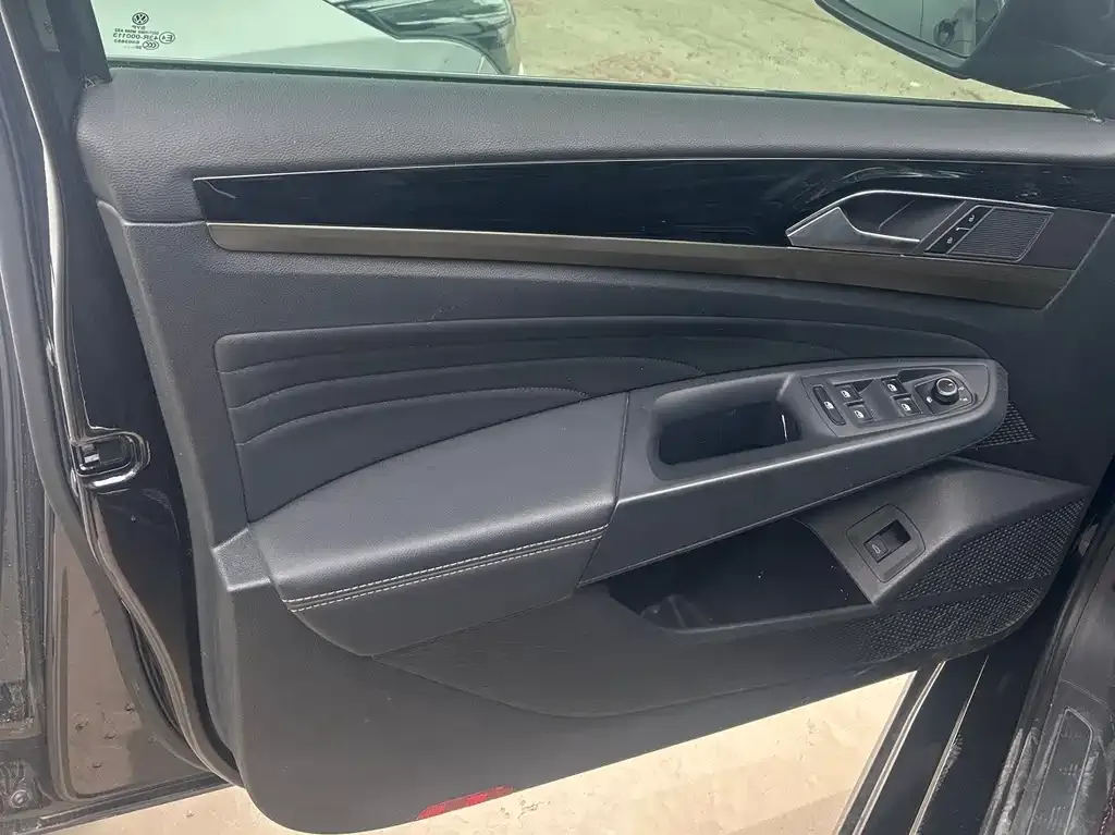 Volkswagen Passat 2021 из CN, фото 2