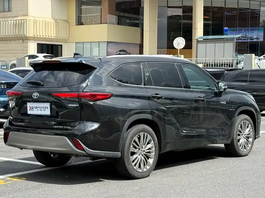 Toyota Highlander — фото 5