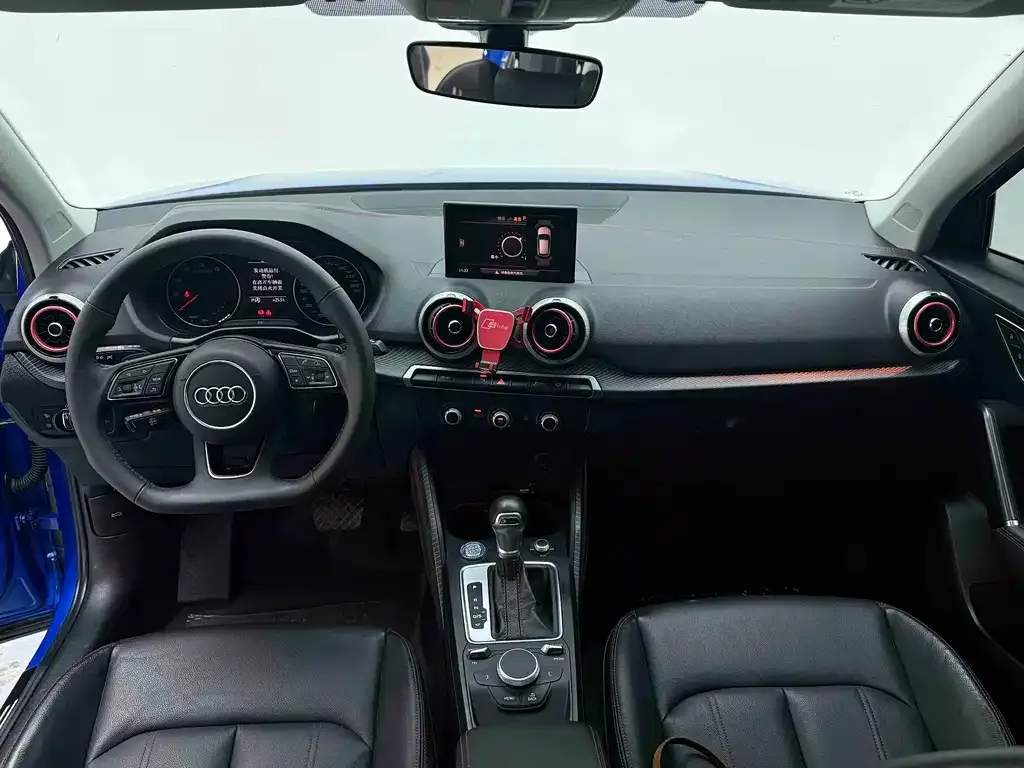 Audi Q2L — фото 5