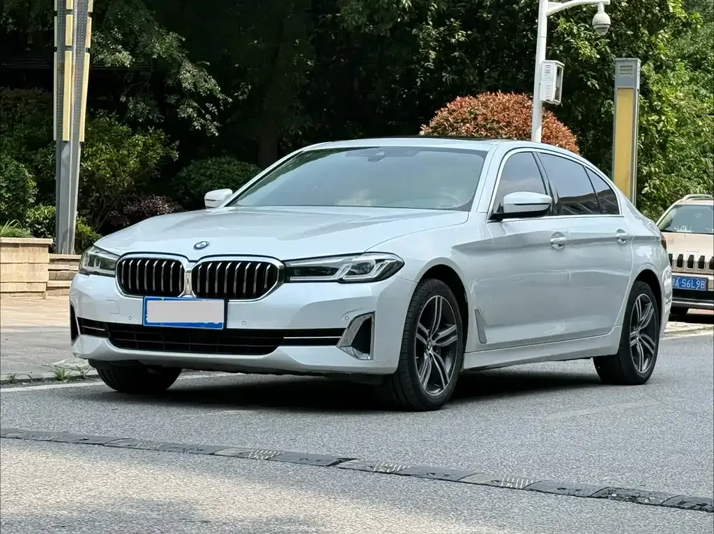 BMW 5 Series — фото 8