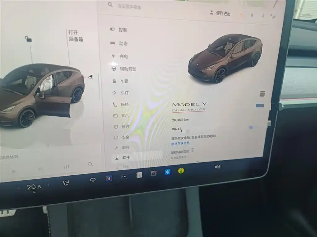 Tesla Model Y — фото 10