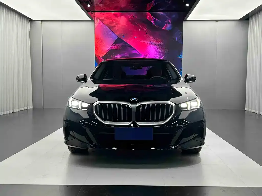 BMW 5 Series — фото 9