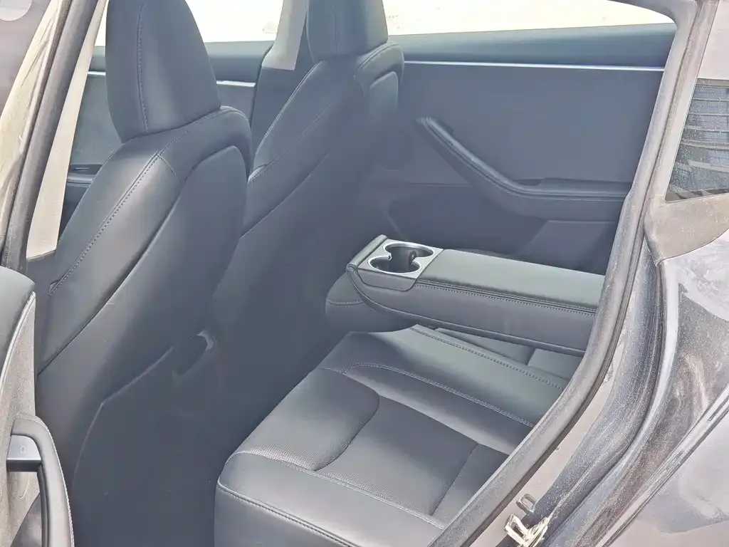 Tesla Model 3 — фото 8