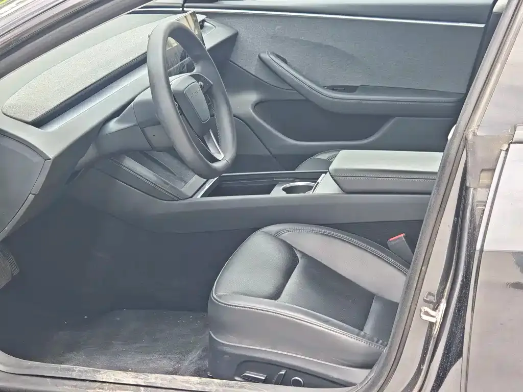 Tesla Model 3 — фото 9